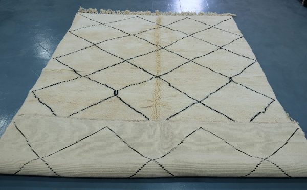 Moroccan Beni ouarain rug - Soft wool  9 ft x 6.5 ft