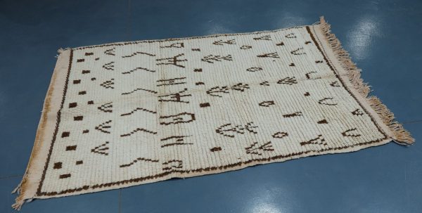 Buy Moroccan berber carpet 5.28 ft x 3.51 ft