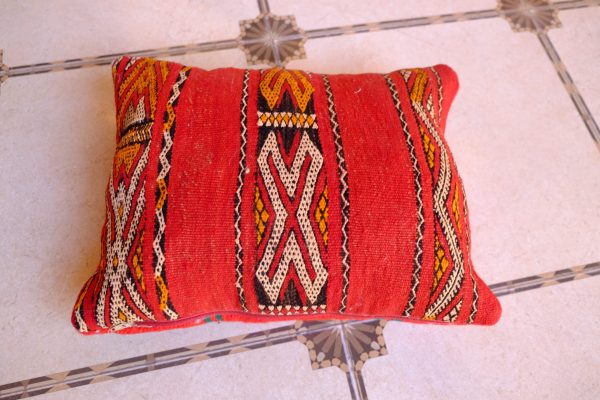 Traditional moroccan Red puff
