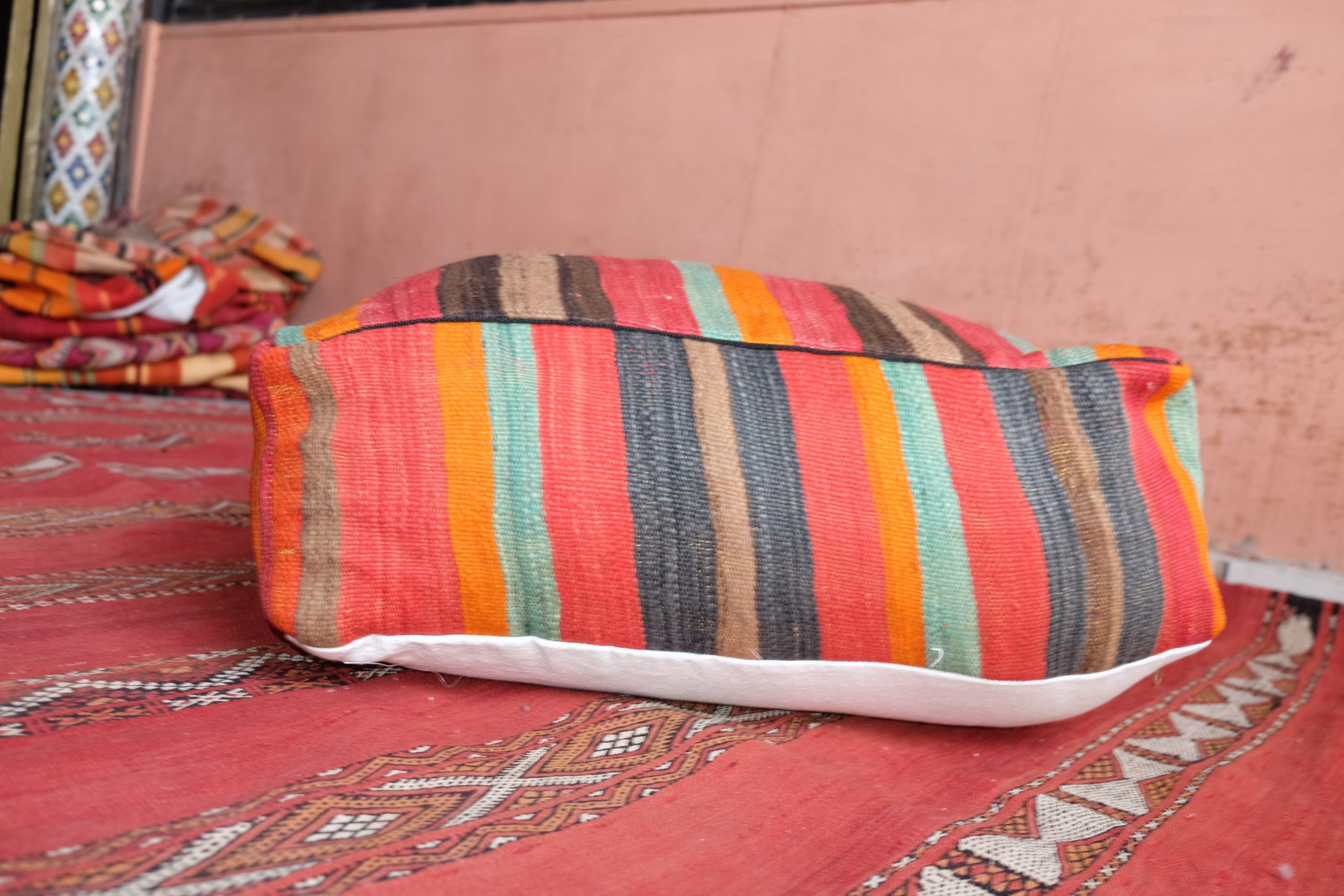Handmade Moroccan poof 100% wool kilim 60x60x25cm P179