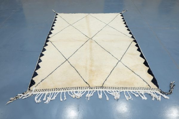 Moroccan Berber Mrirt rug 7.54 ft x 5.11 ft