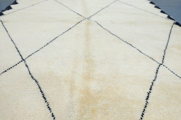 Moroccan Berber Mrirt rug 7.54 ft x 5.11 ft