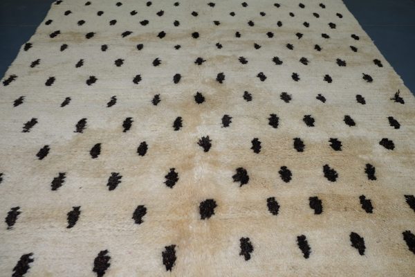 White dotted Morrocan Rug, 8.13 ft x 4.75 ft