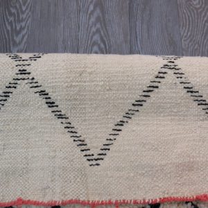 small moroccan rug , Moroccan Beni ourain Rug 4.9 ft x 2 ft  Small Beni ourain Rug, Bedside rug, Beni rug,  Berber carpet Authentic