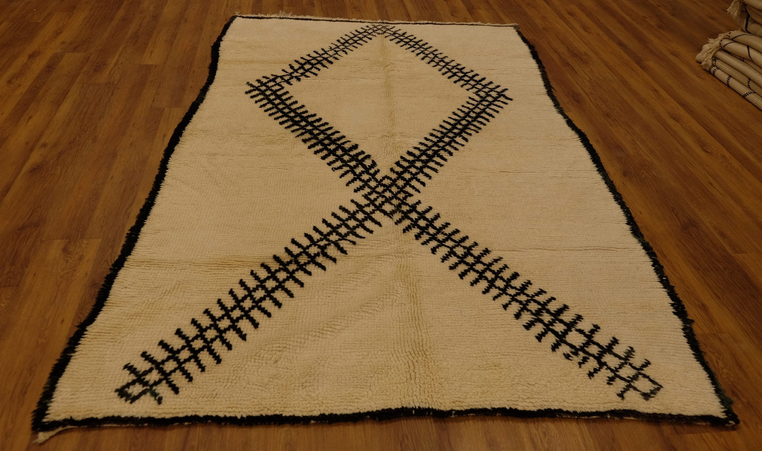 il_fullxfull.2355732564_jrau-scaled-2.jpg Authentic Beni Ourain rug 9 ft x 5.7 ft - Image 1