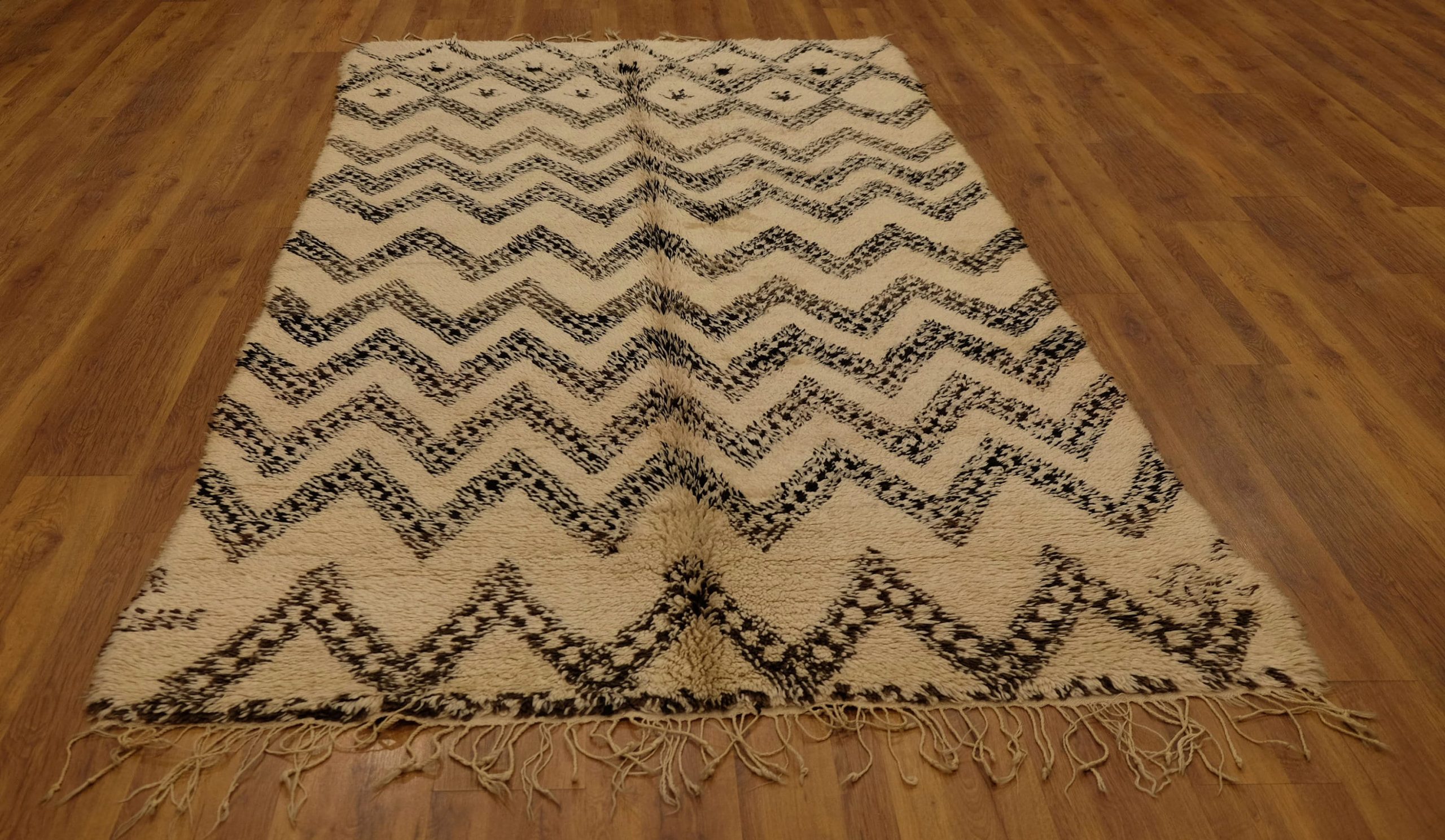 il_fullxfull.2377891518_9grl-scaled-2.jpg Moroccan Beni Ourain rug 11.4 ft x 5.5 ft - Image 1