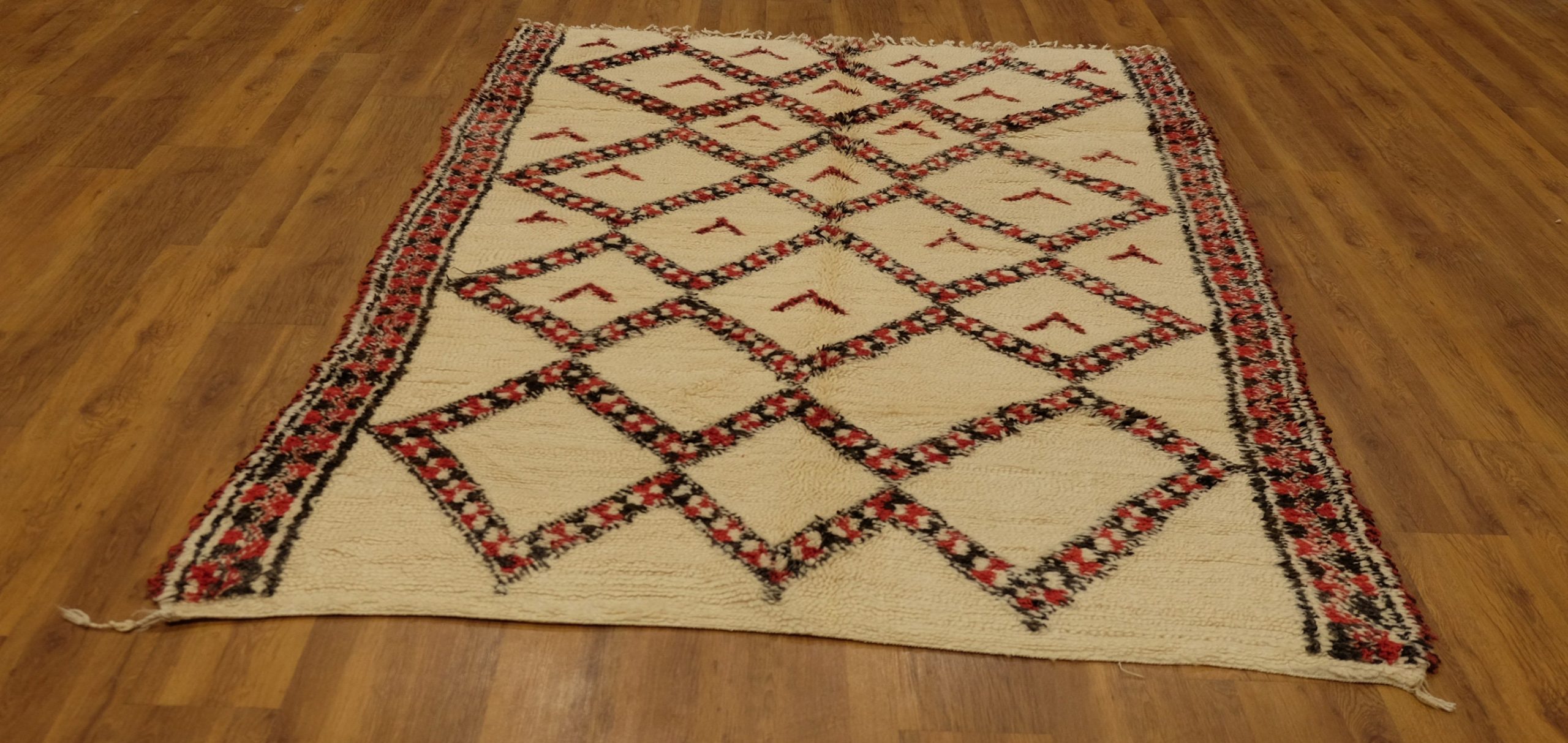 il_fullxfull.2403299959_g3zt-scaled-2.jpg Authentic Beni ourain rug, 9.67 x 5.77 ft - Image 1