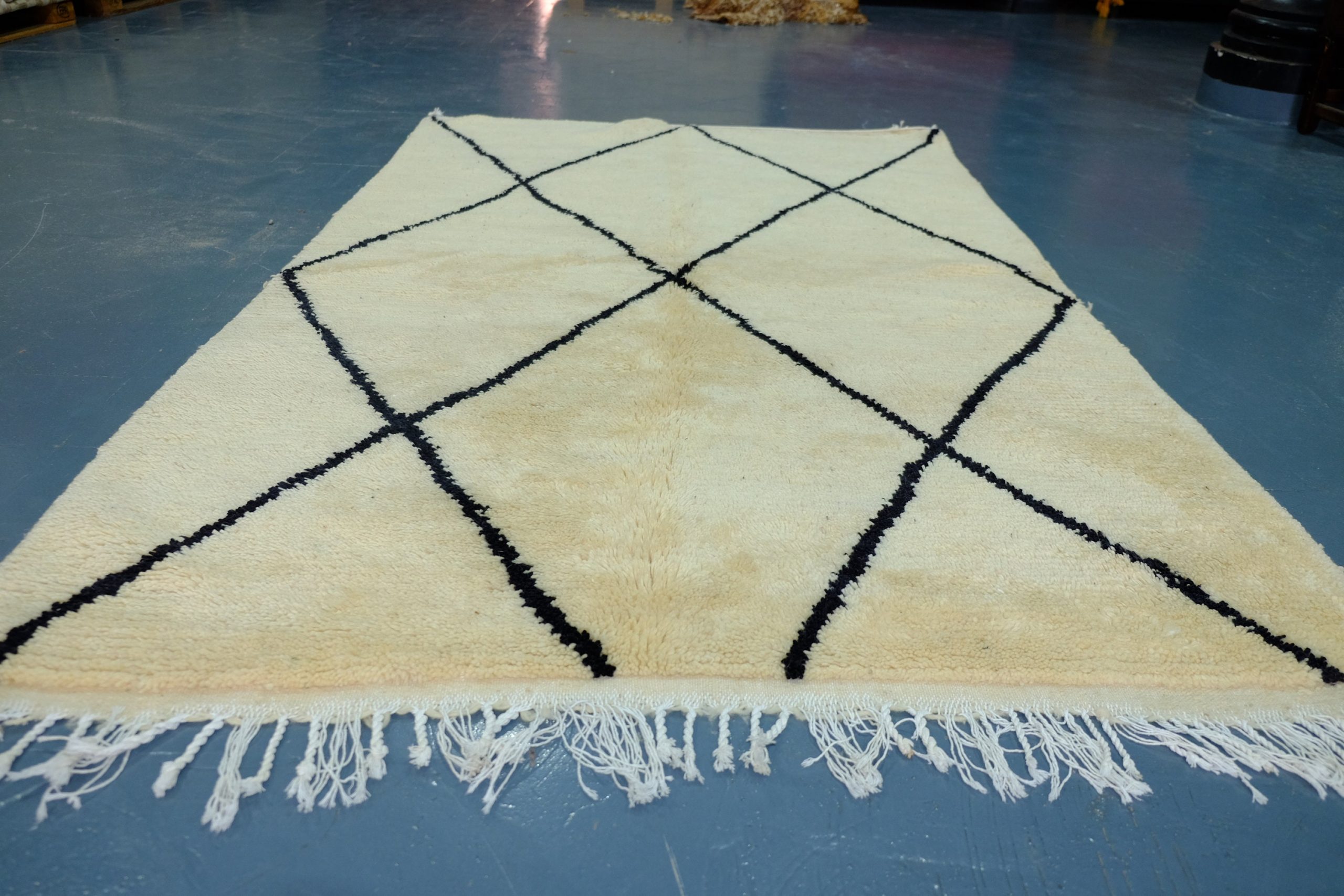 il_fullxfull.2475487321_g4ao-scaled-3.jpg Handmade beni ourain rug 7.64 ft x 4.75 ft - Image 1