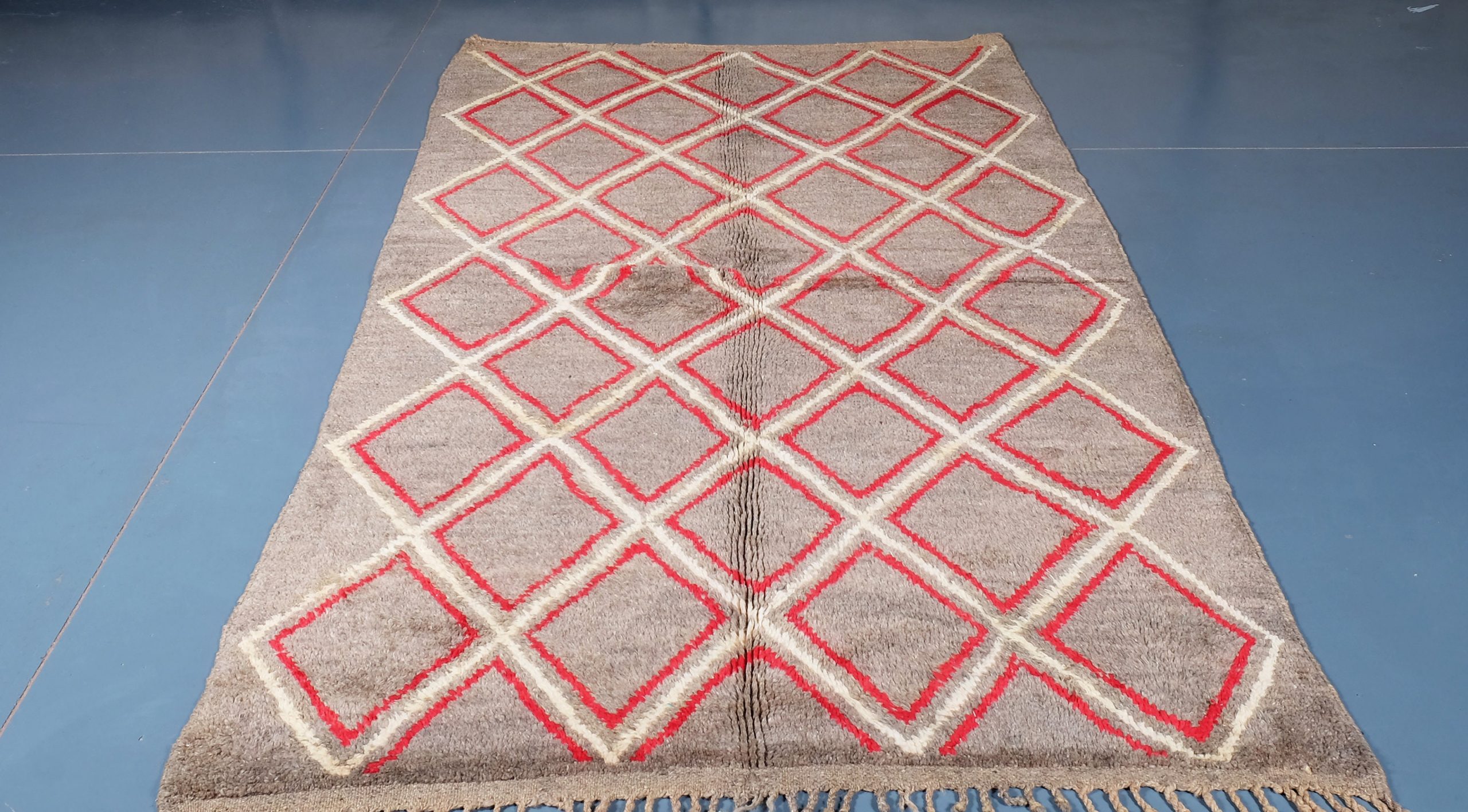 il_fullxfull.2855396055_q8cv-scaled-2.jpg Gray Beni Ourain rug 8.07 ft x 4.69 ft - Image 1