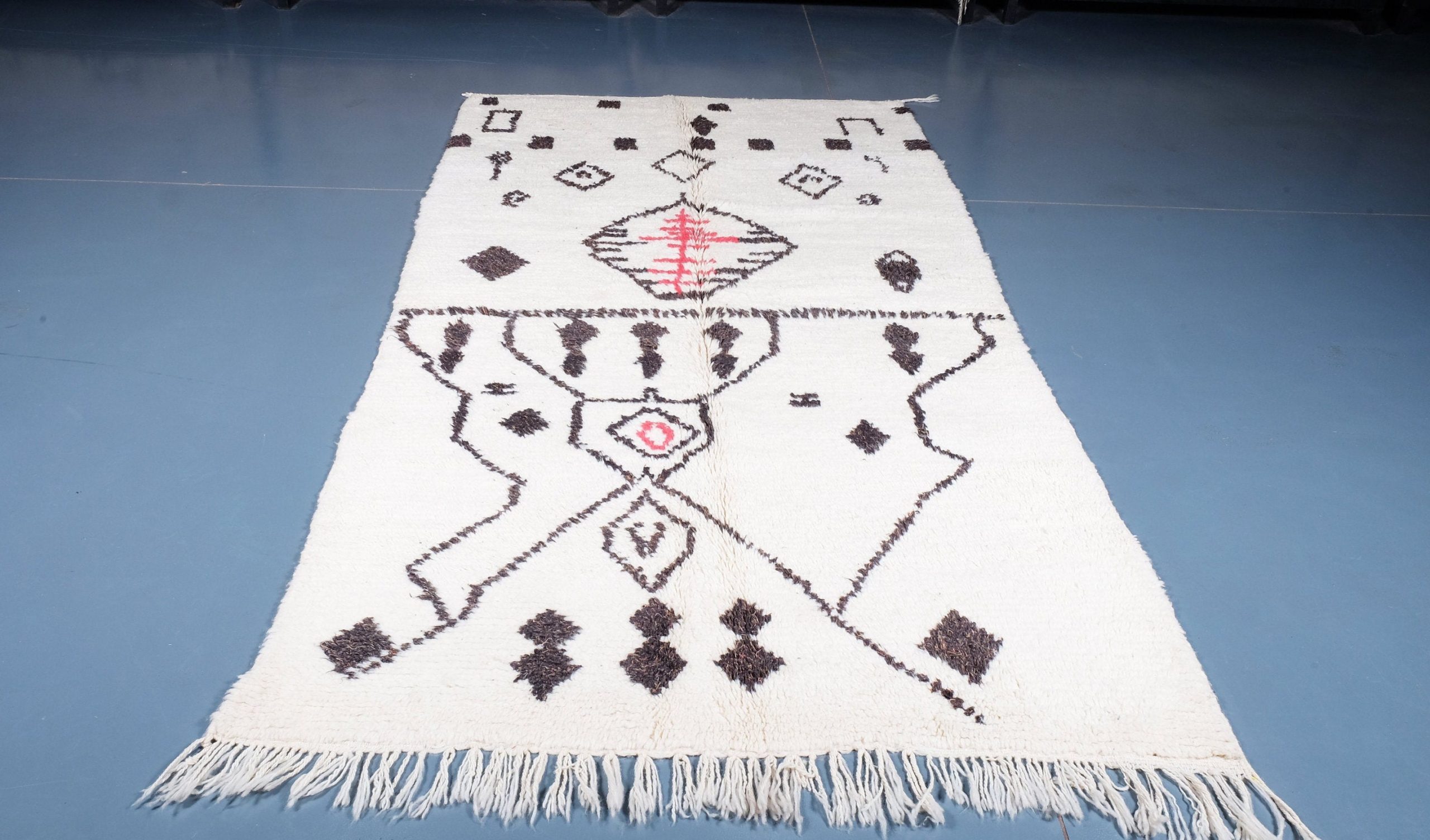 il_fullxfull.2878585383_cvew-scaled-2.jpg Handmade azilal Moroccan Rug - Image 1