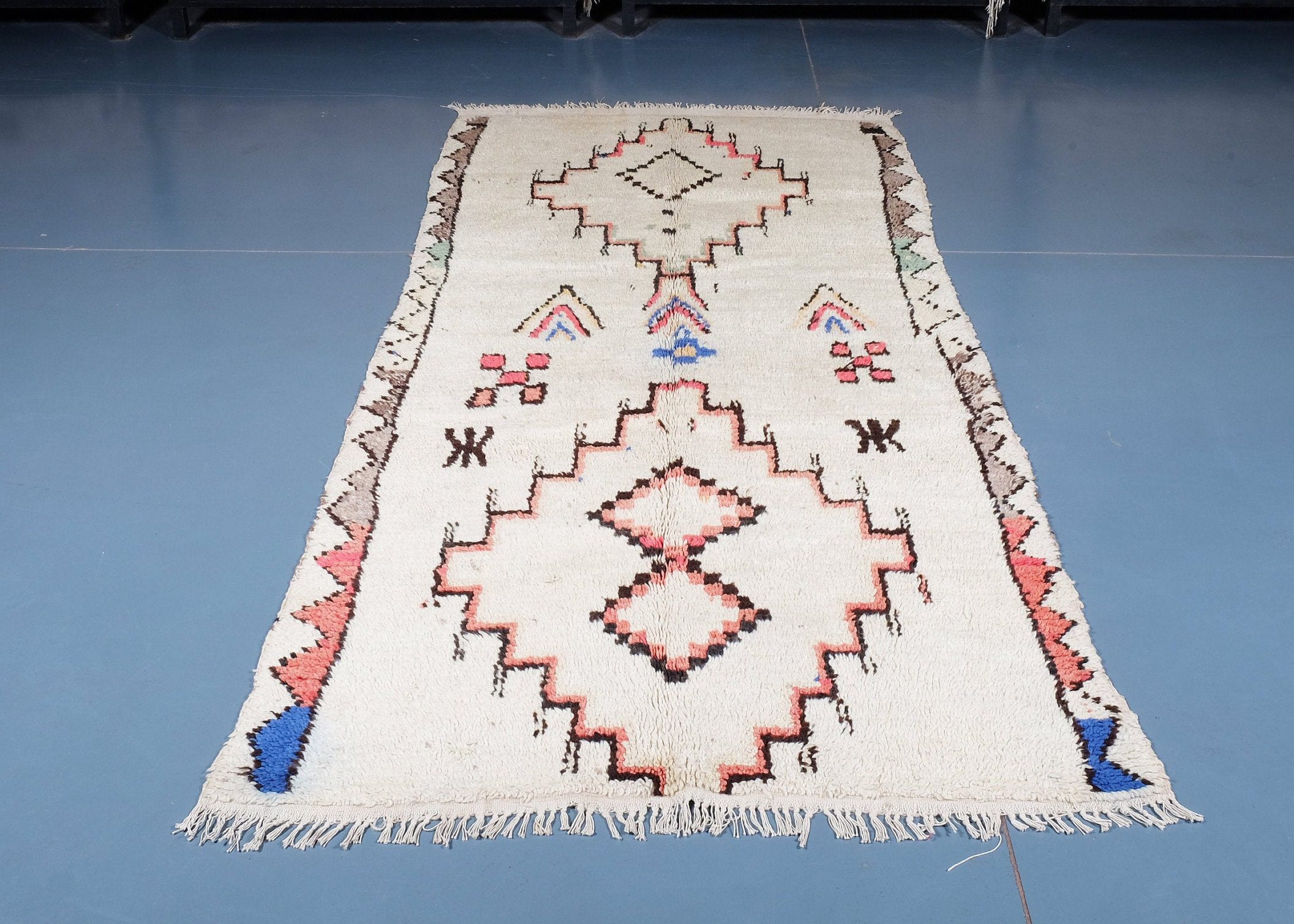 il_fullxfull.2881202961_re8u-2.jpg Moroccan Azilal Rug 7.87 ft x 3.93 ft - Image 1